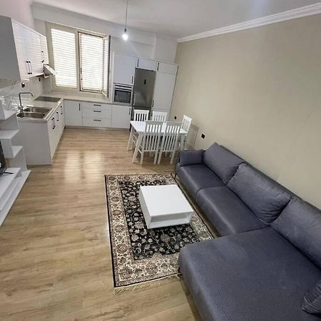 Avi - Daily Rent Apartment Tirana Esterno foto