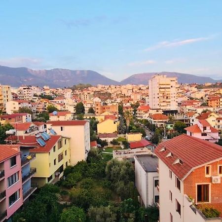 Avi - Daily Rent Apartment Tirana Esterno foto