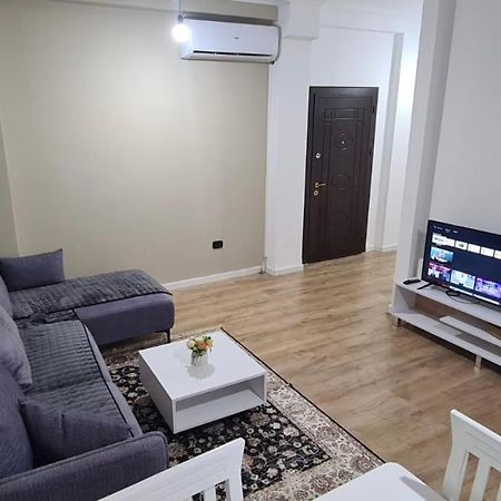 Avi - Daily Rent Apartment Tirana Esterno foto