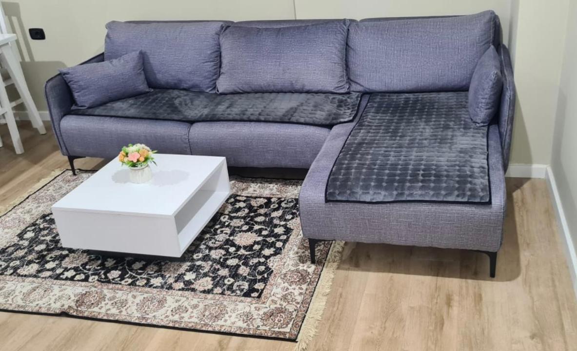 Avi - Daily Rent Apartment Tirana Esterno foto
