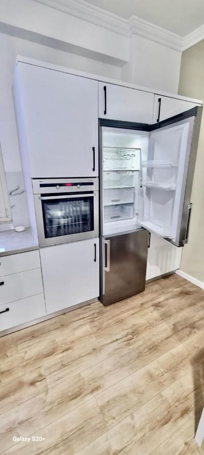 Avi - Daily Rent Apartment Tirana Esterno foto